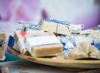 How to Make DIY Natural Make-Up